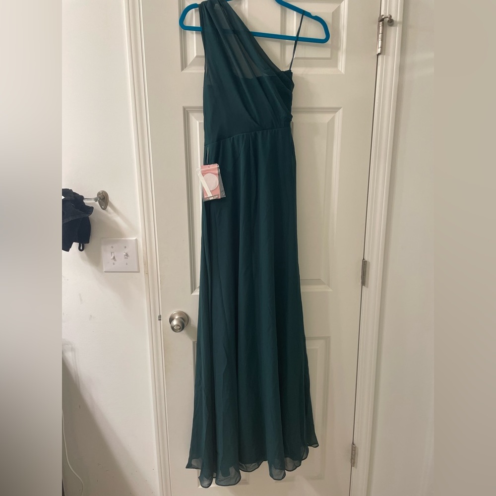 Beautiful bridesmaid dress! One shoulder emerald color. Extra small.